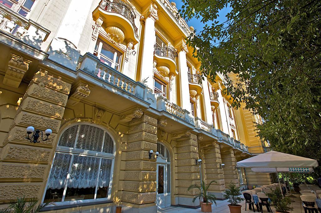 Guest House Hotel Riviera Pula Exterior photo