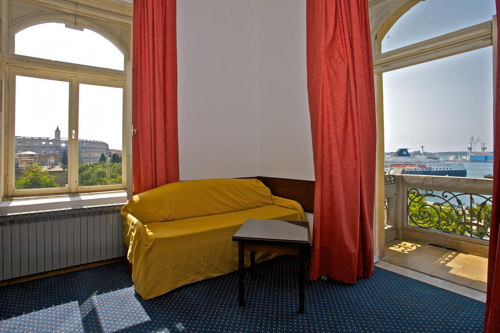 Guest House Hotel Riviera Pula Exterior photo