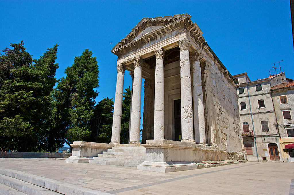 Guest House Hotel Riviera Pula Exterior photo